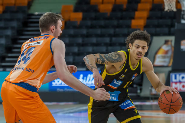 还是与年轻 还是与年轻